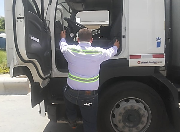 PRÁCTICAS SEGURAS PARA ASCENDER Y DESCENDER DEL VEHÍCULO